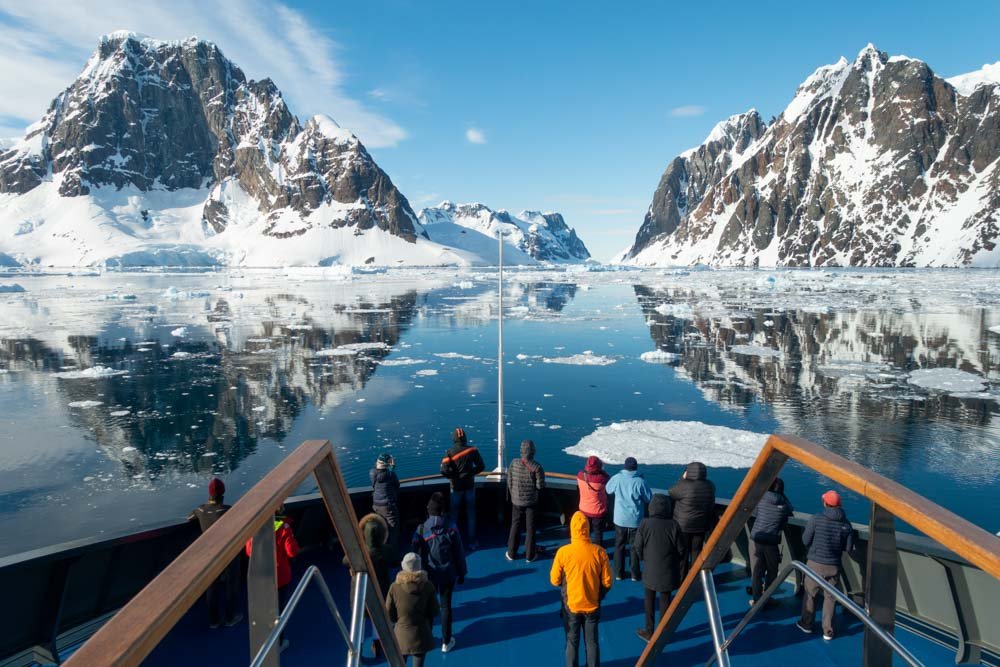 Bug-Expeditionschiff-Magellan-Explorer-Antarktis