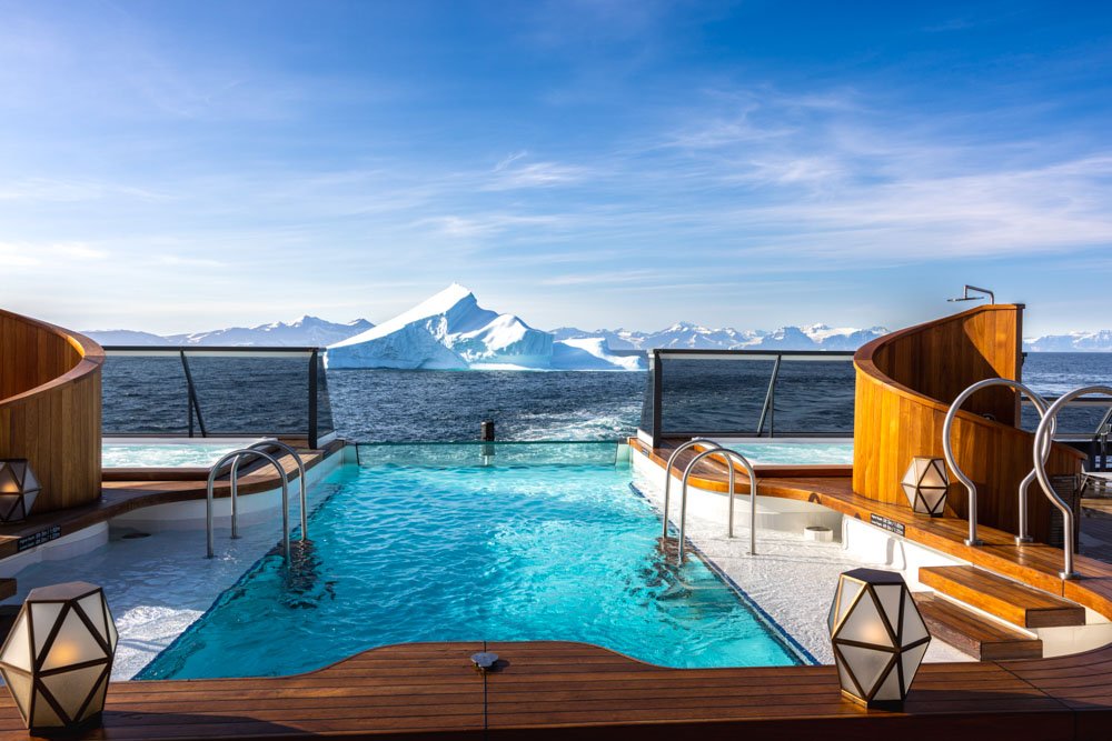 Seabourn-Expeditionsschiff-Pool-am-Heck
