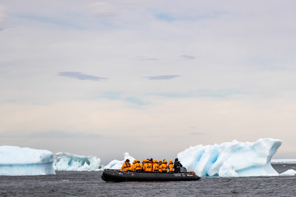 Seabourn-Zodiac-in-der-Antarktis