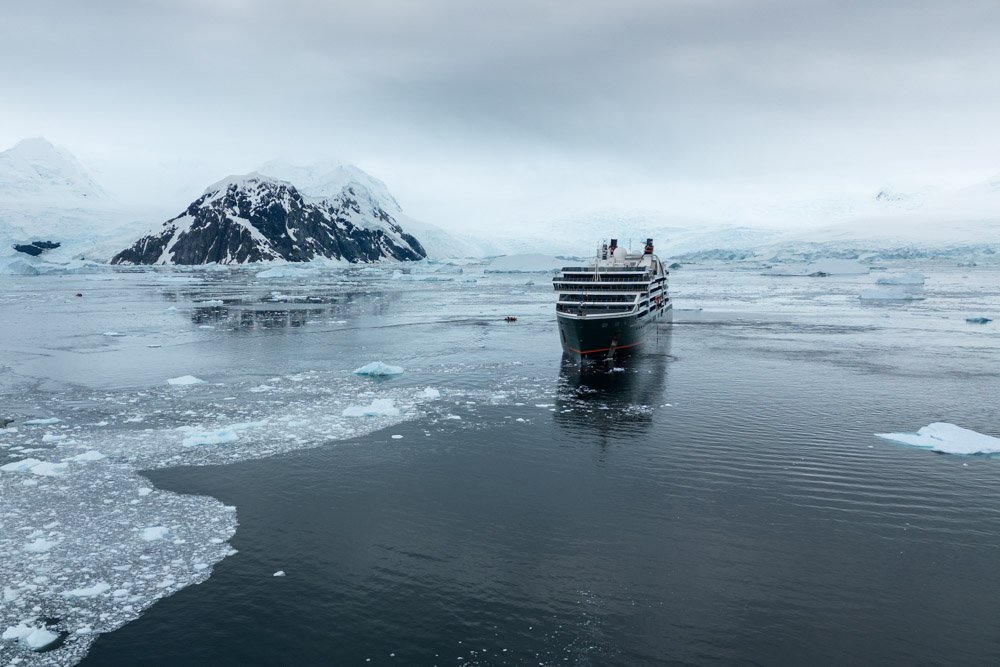 Seabourn-in-Neko-Harbour-in-der-Antarktis