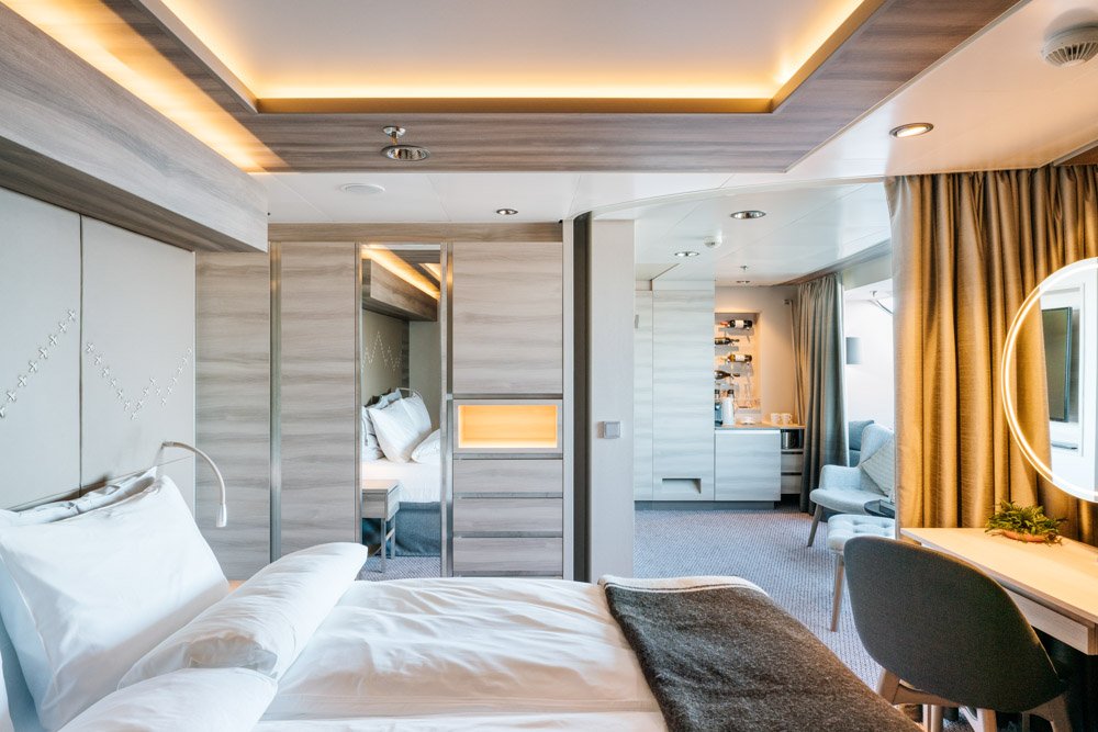 Expedition-Large-Suite-mit-Balkon-MS-Roald-Amundsen-von-Hurtigruten-Clara-Tuma