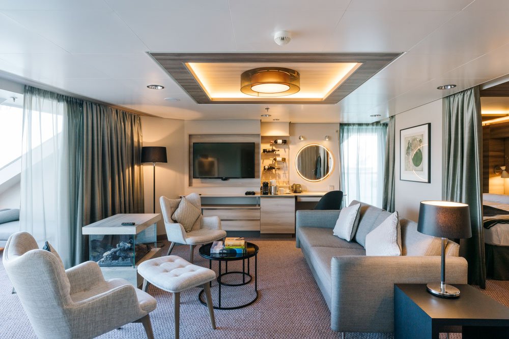 Expedition-XL-Suite-mit-Balkon-MS-Roald-Amundsen-von-Hurtigruten-Clara-Tuma