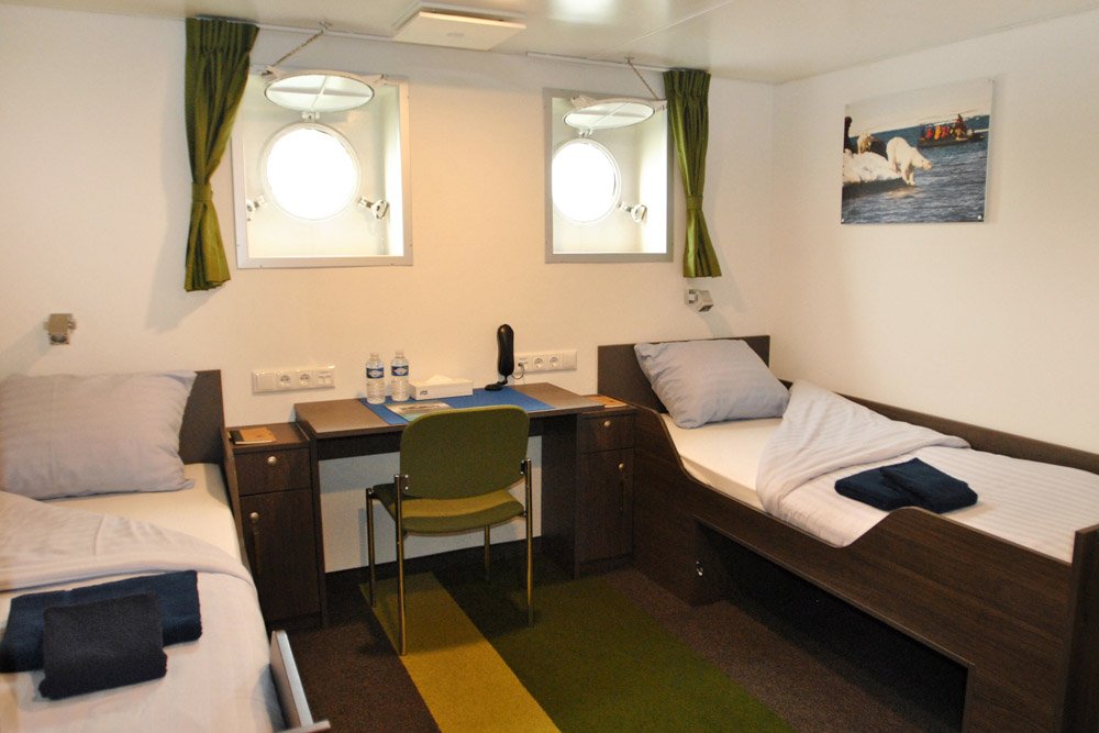 Doppel-mit-Bullaugen-Kabine-Ortelius-Monica-Salmang-Oceanwide-Expeditions-2