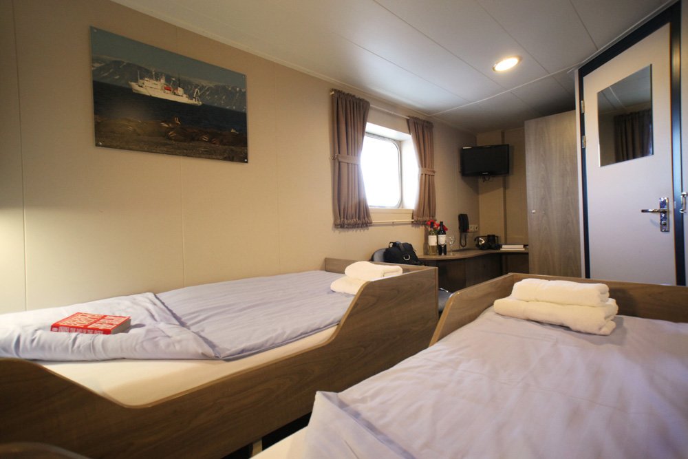 Doppel-mit-Fenster-Kabine-Plancius-Monica-Salmang-Oceanwide-Expeditions