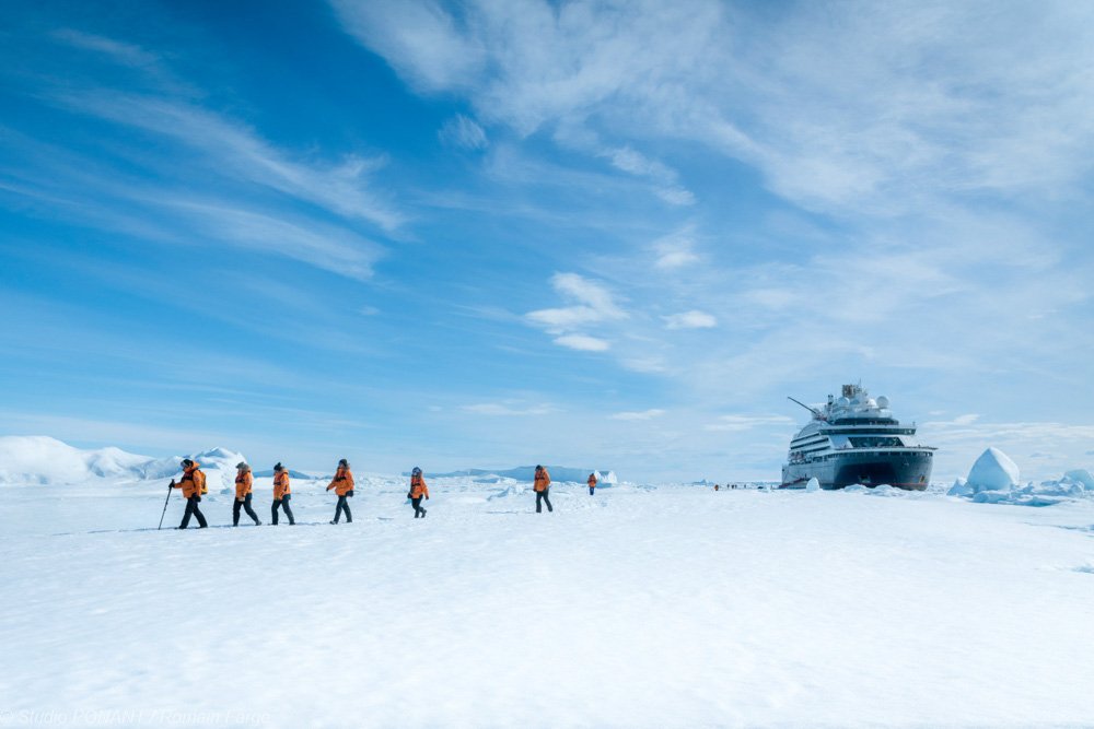 Le-Commandant-Charcot-in-Snow-Hill-Island-©-Studio-PONANT-Romain-Farge-2