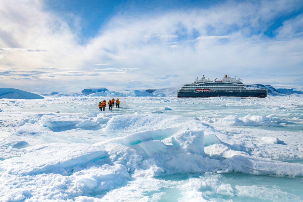 Le-Commandant-Charcot-in-Snow-Hill-Island-©-Studio-PONANT-Romain-Farge
