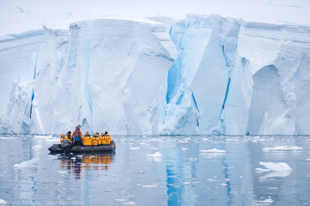 Fahrt-mit-Zodiac-mit-Snow-Hill-Island-Reise-in-der-Antarktis-mit-Quark-Expeditions-©-Acacia-Johnson