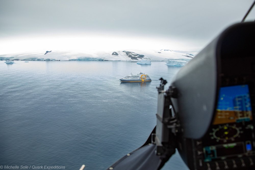 Helikopter-der-Ultramarine-von-Quark-Expeditions-©-Michelle-Sole-3