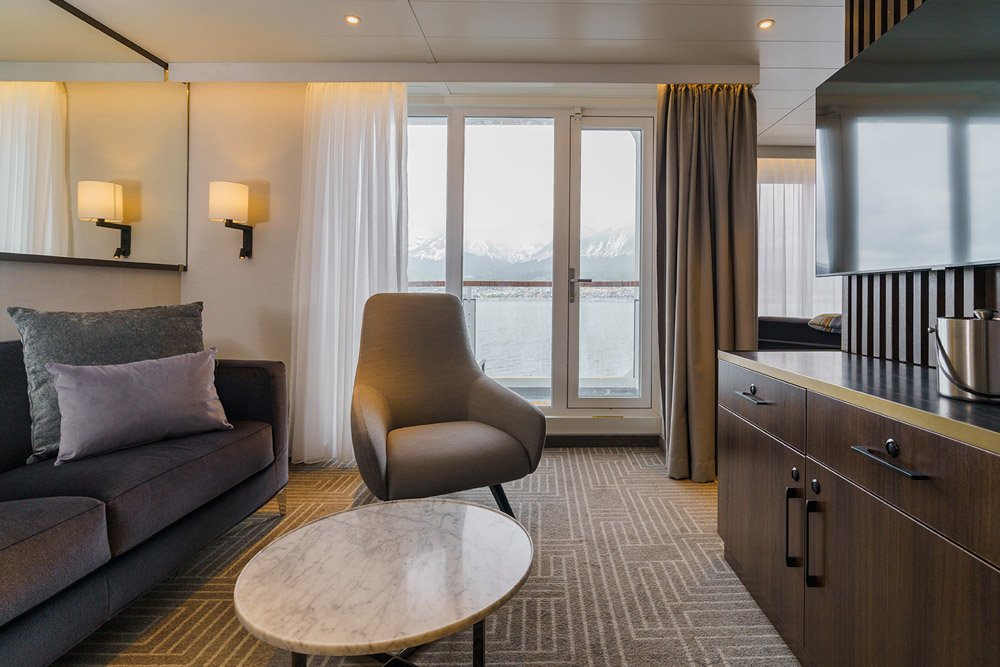 Quark-Expeditions-Ultramarine-Owner-Suite