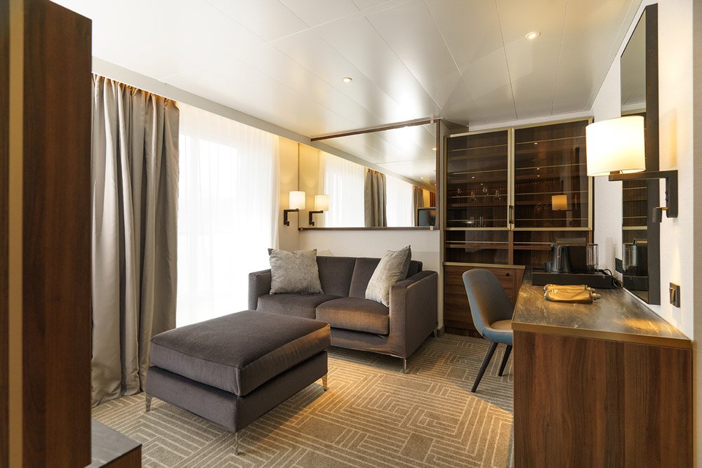 Quark-Expeditions-Ultramarine-Terrace-Suite