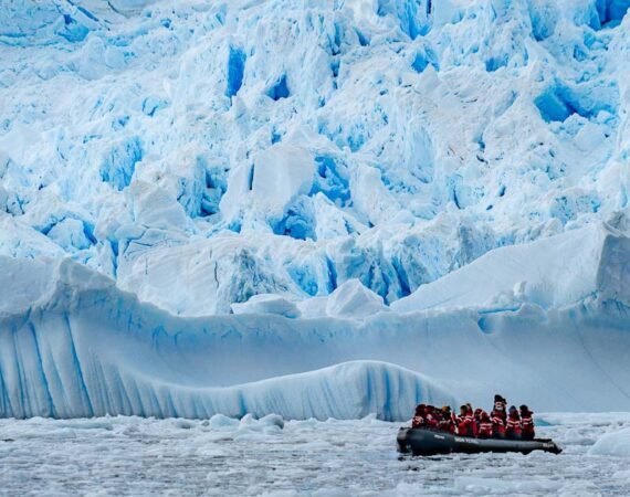 Feiere die Höhepunkte der Antarktis Reise von von Polar Latitudes