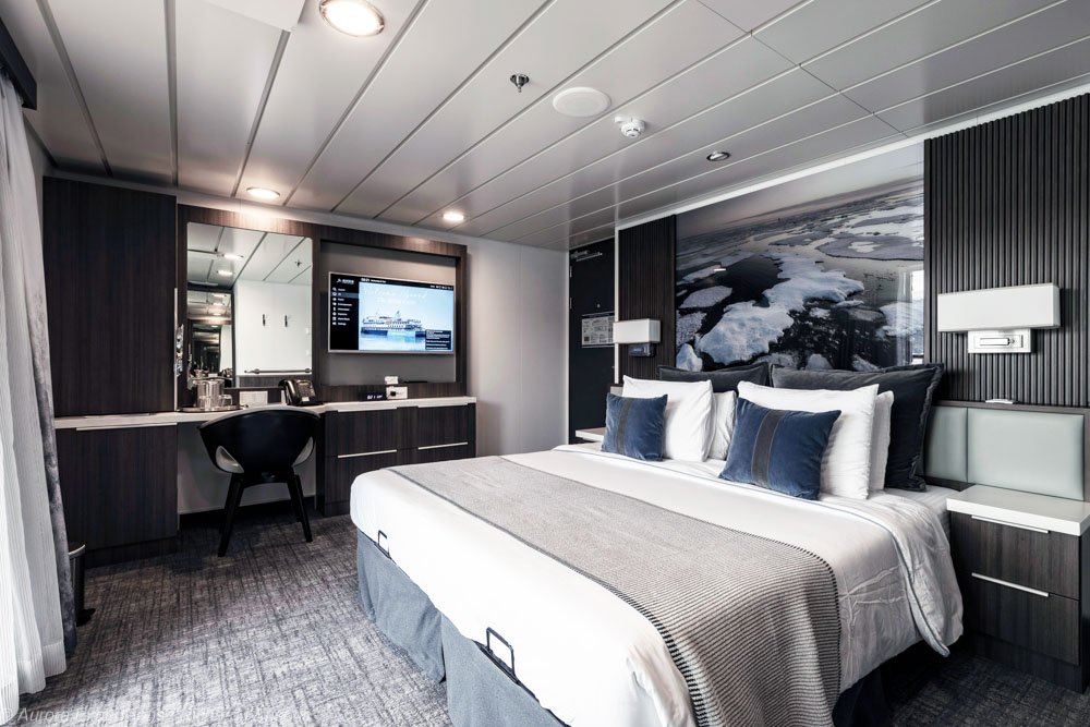 Balkon-Kabine-Superior-auf-der-Sylvia-Earle-in-der-Antarktis-Aurora-Expeditions-Richard-I-Anson