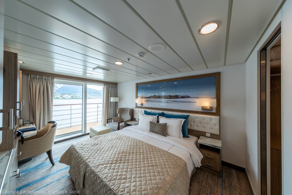 Captains-Suite-der-Greg-Mortimer-Aurora-Expeditions-Scott-Portelli