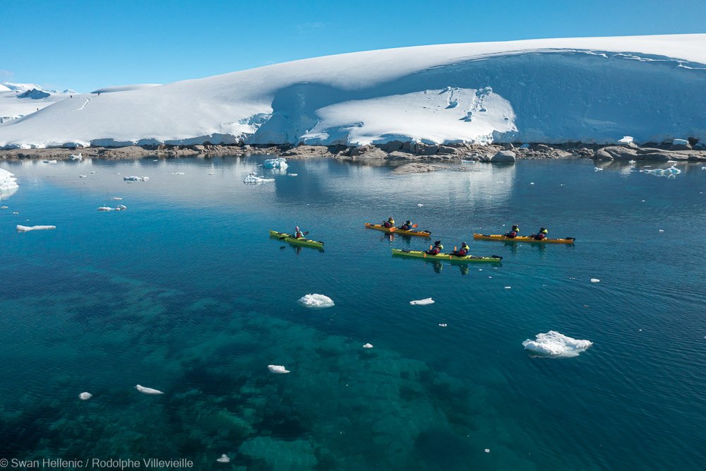 Seekajaks-in-der-Antarktis-von-Swan-Hellenic-Rodolphe-Villevieille