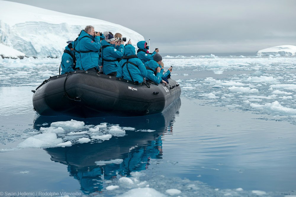 Zodiacs-in-der-Antarktis-von-Swan-Hellenic-Rodolphe-Villevieille-7-1